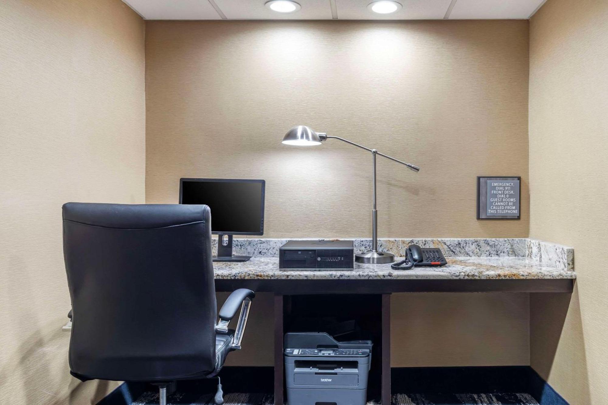 Comfort Inn Dallas North Love Field Airport Экстерьер фото